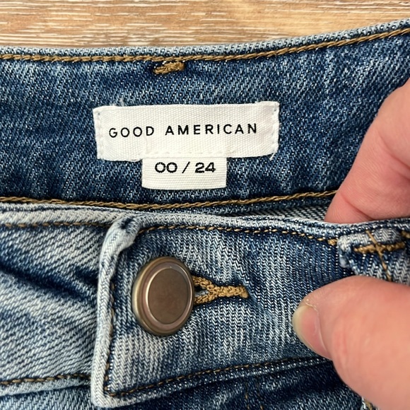 Good American Women's Blue Jean Shorts Denim Cut Off Size 24 3" Inseam - Picture 3 of 10